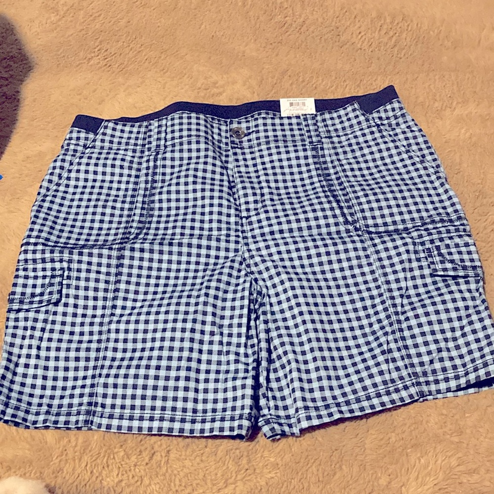 NWT SZ 18 SHORTS